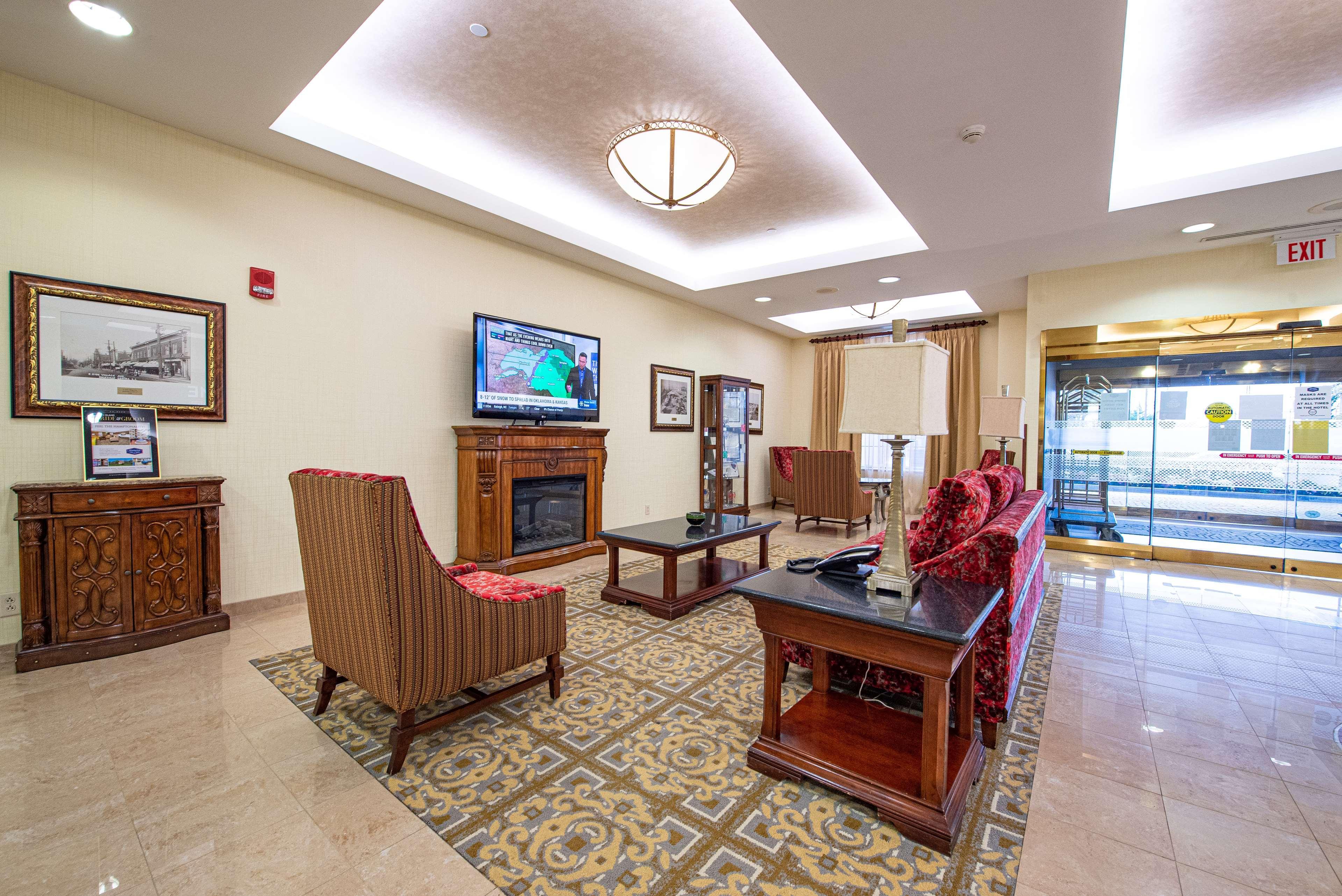 Hampton Inn & Suites By Hilton - Rockville Centre Exterior photo